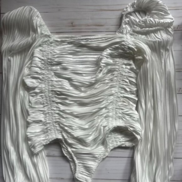 Lulus White Pleated Long Sleeve Ruched Bodysuit Size Medium New No Tags - Picture 3 of 11